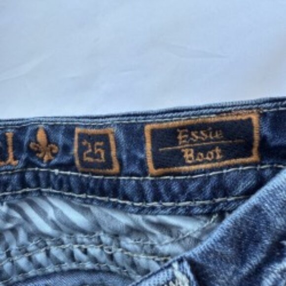 Like NEW Rock Revival Essie W25 L30 Jean - Picture 2 of 4